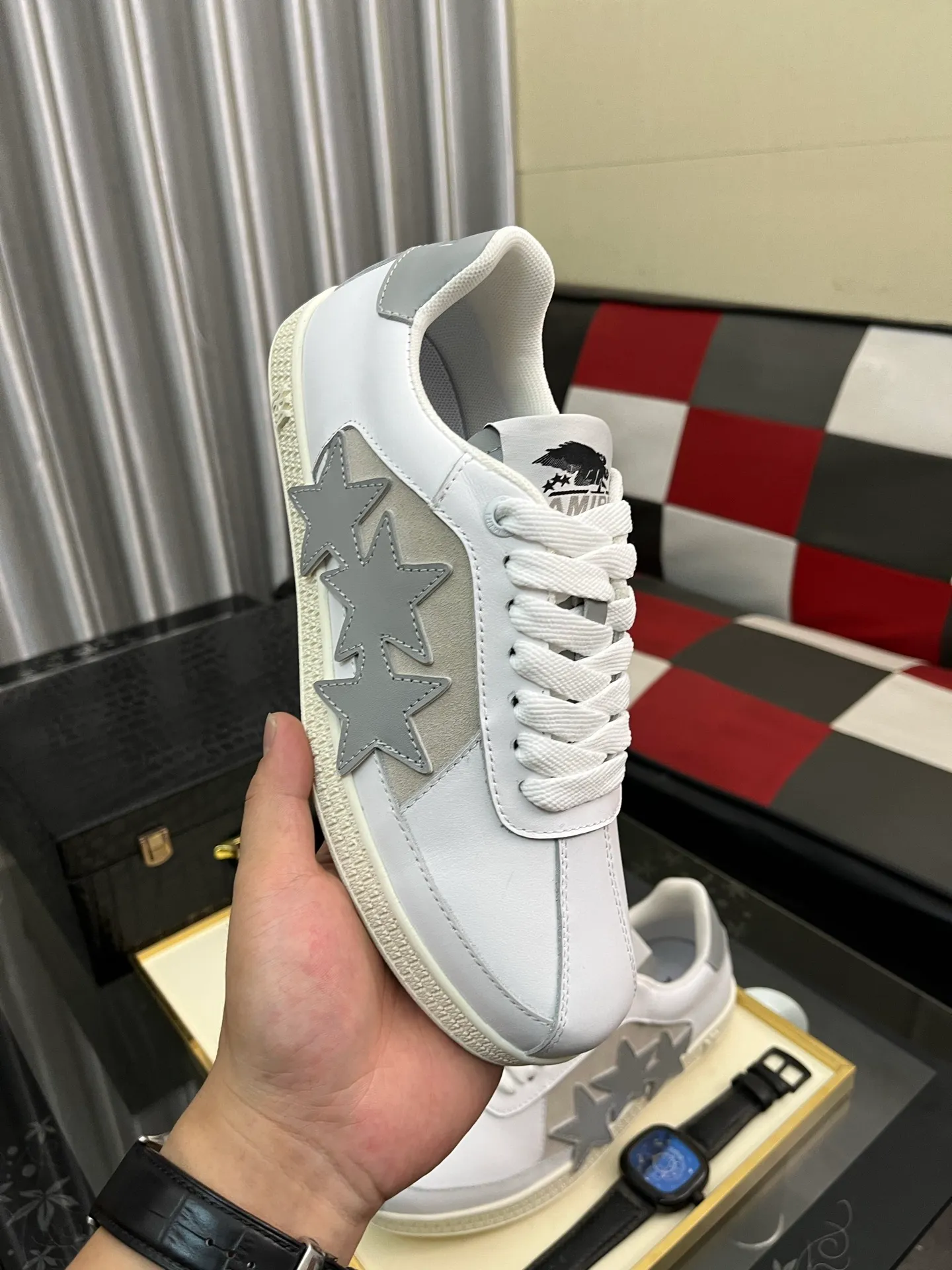 Men's shoes 💰420⌚️⌚️《AMIR*》New men's low-top casual sports sneakers bone shoes, another pair of irresistible bone shoes. Bone shoes are one of AMIRI's most popular items. They use first-layer cowhide uppers. The side bones are made of two cowhide laminations. They have a three-dimensional feel. The leather incisions are all oil-edged. Contrasting color design. Simple style. Fashionable sports. Customized metal LOGO nameplate to embellish shoelaces. Exclusive control of top version. Supports comparison. Breathable mesh lining Original rubber outsole A must-have item for daily leisure Suitable for various occasions Check it out if you pursue high quality Super cool uppers Size: 38-446️⃣ Colors available
